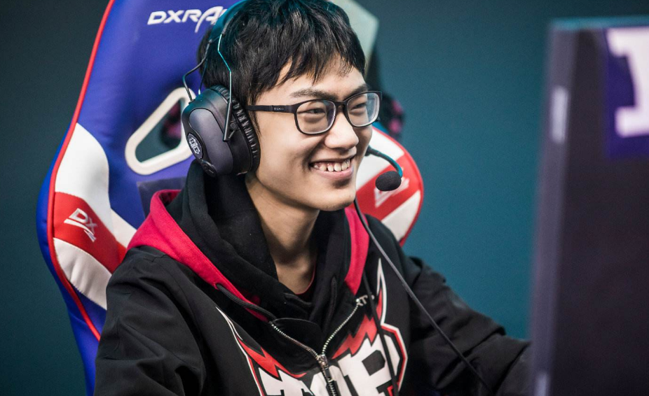 华体会体育入口 -阿贾克斯关键时刻强势反弹，志在德国杯名次提升，态度坚定，阵容厚度经受考验的简单介绍